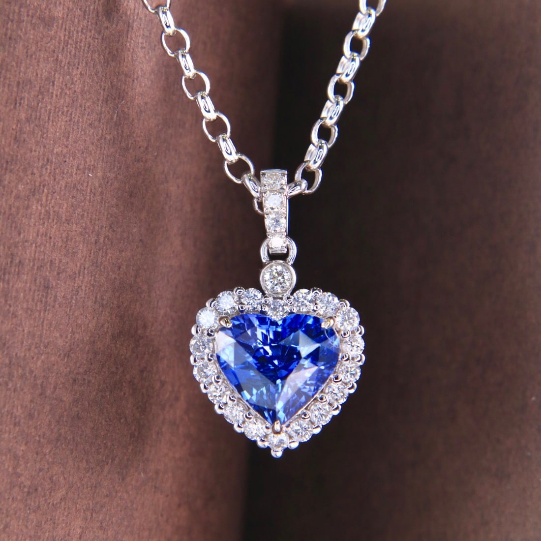 14k Gold 2.71 Ctw Natural Sapphire & Diamond Necklace: Ref:231144135 // gold content:14k gold // main gemstone:sapphire // shape:heart // carat weight:2. 35ct // color:blue // treatment:natural // // adjacent gemstone 2 : diamond // shape:round // carat w