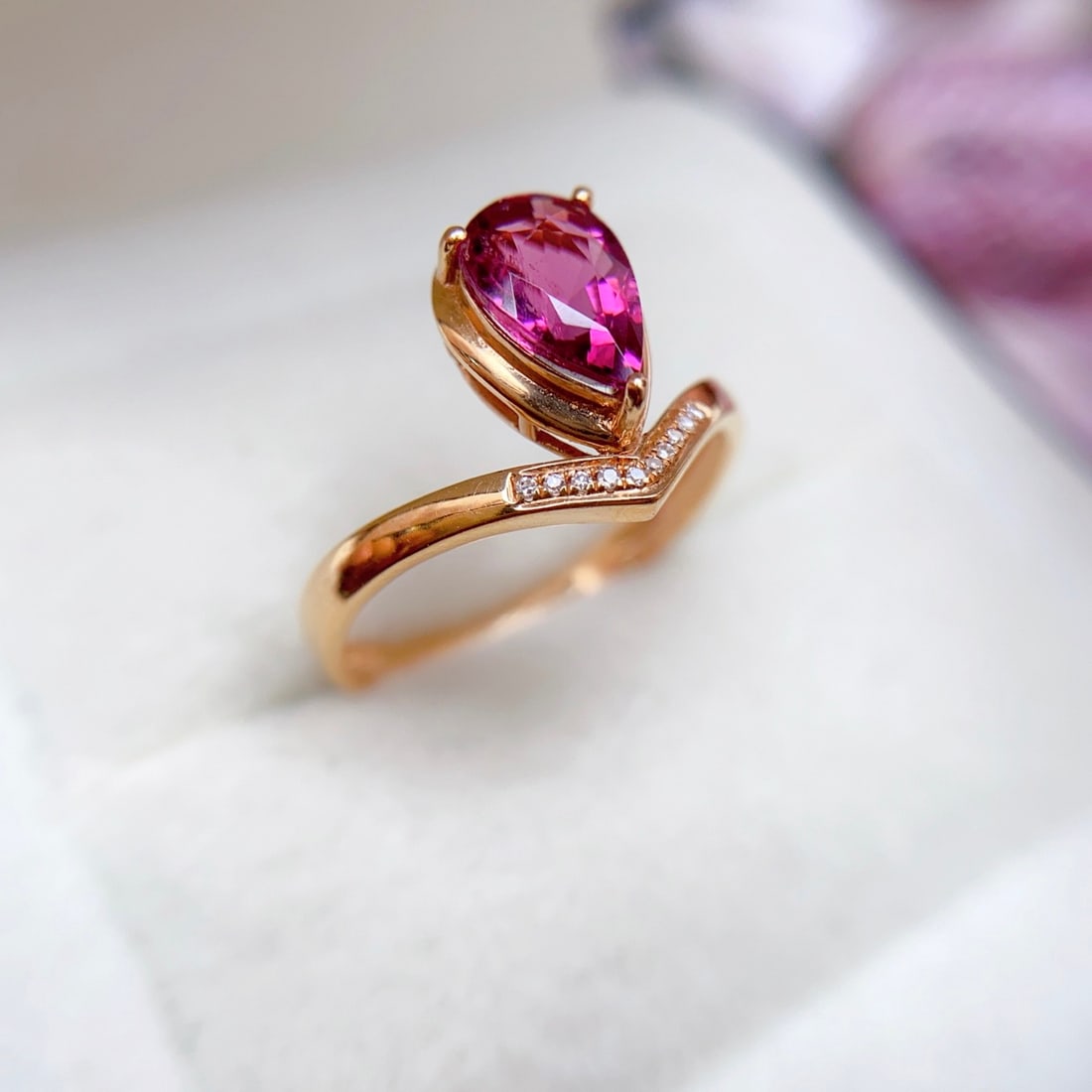 14k Gold 1.00 Ct Natural Tourmaline & Diamond Ring: Ref:231144140 // gold content:14k gold // ring size:7. 25us // // main gemstone:tourmaline // shape:pear // carat weight:1. 00ct // color:red // treatment:natural // // adjacent gemstone 2 :