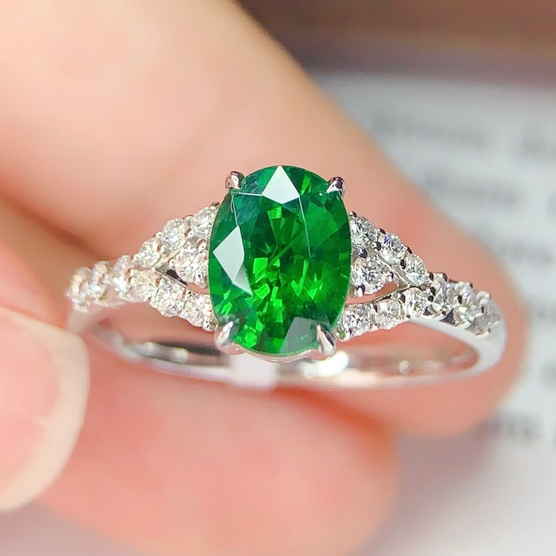 14k Gold 1.4 Ct Vivid Green Natural Tsavorite & Diamond Ring: Ref:231144141 // gold content:14k gold // ring size:7. 25us // // main gemstone:tsavorite // shape:oval // carat weight:1. 4ct // color:vivid green // treatment:natural // // adjacent gemstone 2 :