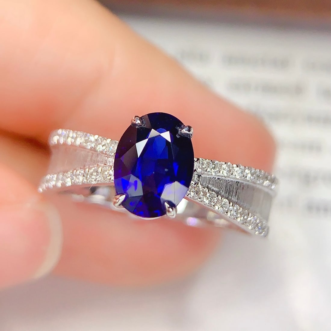 14k Gold 1.6 Ct Natural Sapphire & Diamond Ring: Ref:231144143 // gold content:14k gold // ring size:7. 25us // // main gemstone:sapphire // shape:oval // carat weight:1. 6ct // color:blue // treatment:natural // // adjacent gemstone 2 : diamond //