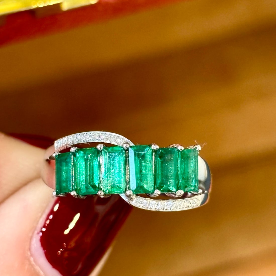 14k Gold 1.5 Ct Natural Emerald & Diamond Ring: Ref:231144158 // gold content:14k gold // ring size:7. 25us // // main gemstone:emerald // shape:rectangle // carat weight:1. 5ct // color:green // treatment:natural // // adjacent gemstone 2 :