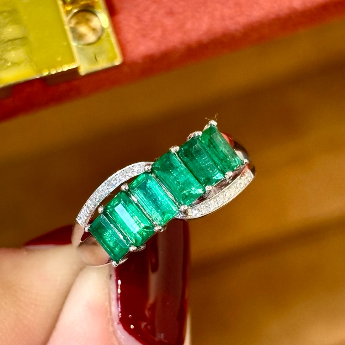 14k Gold 1.5 Ct Natural Emerald & Diamond Ring - 3