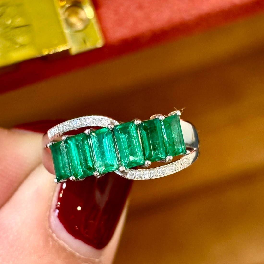 14k Gold 1.5 Ct Natural Emerald & Diamond Ring - 4