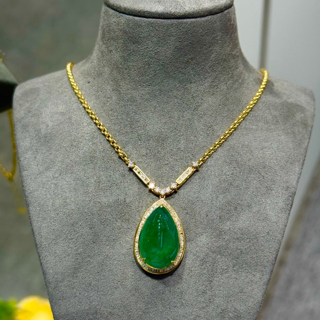 14k Gold 11.00 Ctw Natural Emerald & Diamond Necklace: Ref:231144170 // gold content:14k gold // main gemstone:emerald // shape:pear // carat weight:10. 55ct // color:green // treatment:natural // // adjacent gemstone 2 : diamond // shape:multiple //