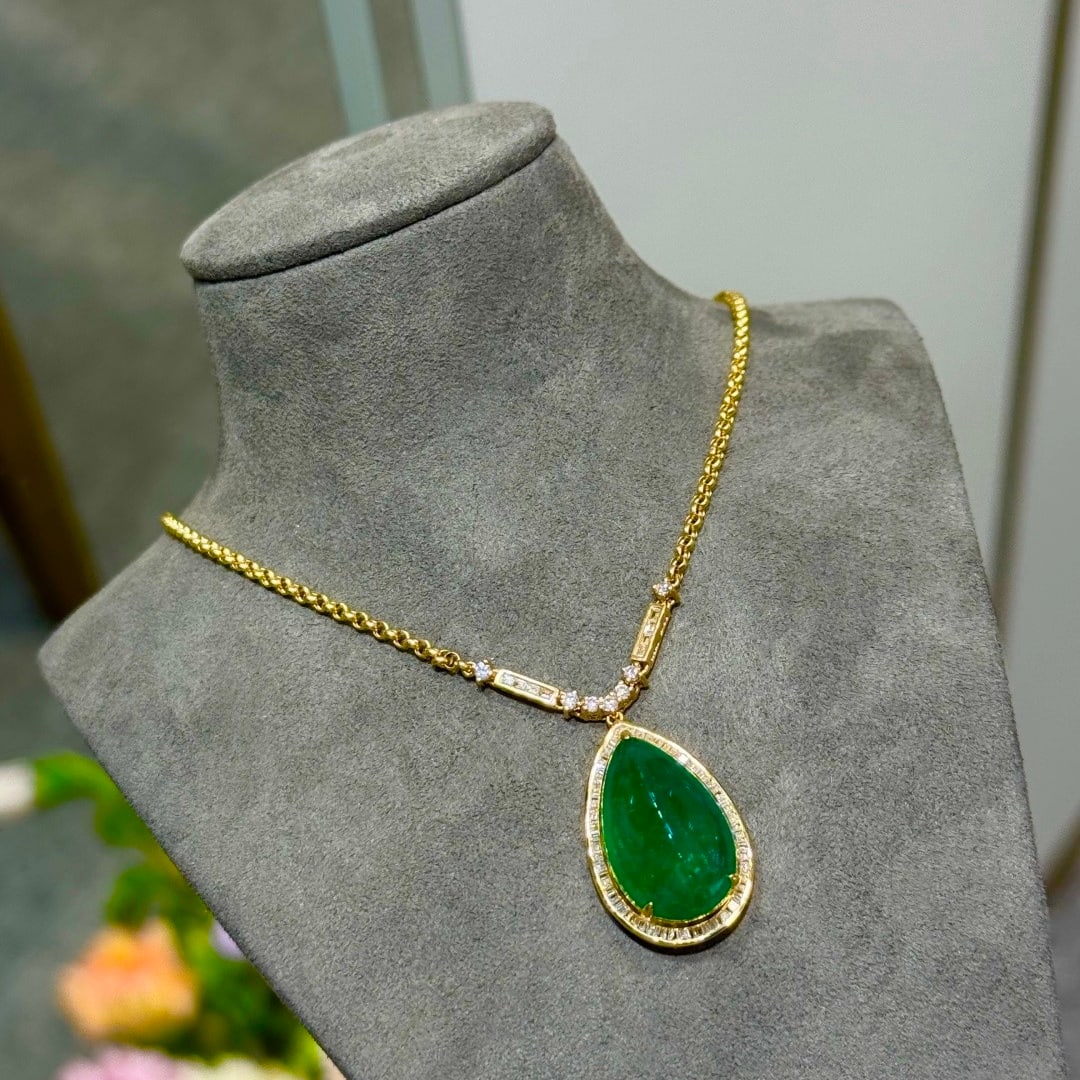 14k Gold 11.00 Ctw Natural Emerald & Diamond Necklace - 3