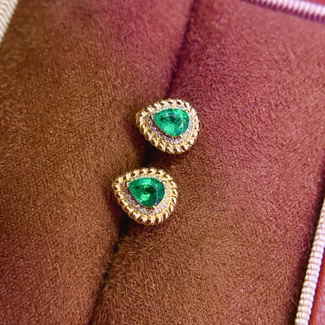 14k Gold 0.55 Ct Natural Emerald & Diamond Earrings - 2