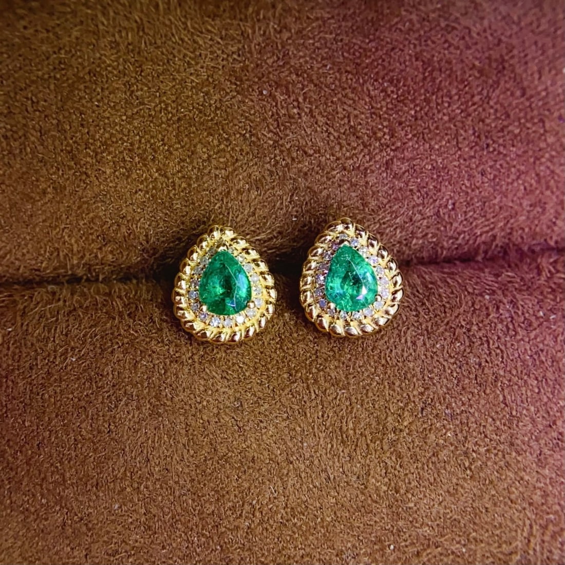 14k Gold 0.55 Ct Natural Emerald & Diamond Earrings - 4