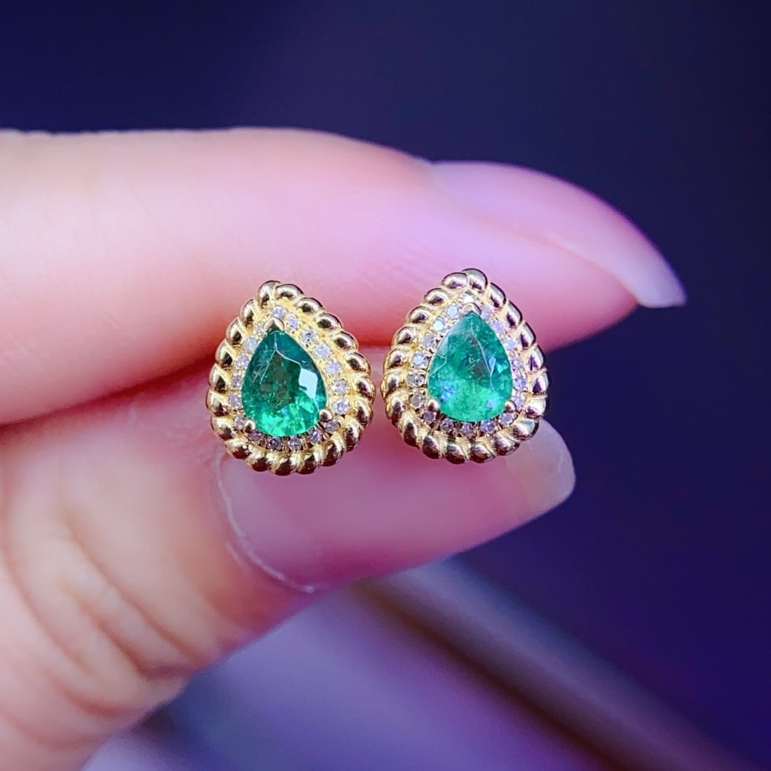 14k Gold 0.55 Ct Natural Emerald & Diamond Earrings - 5