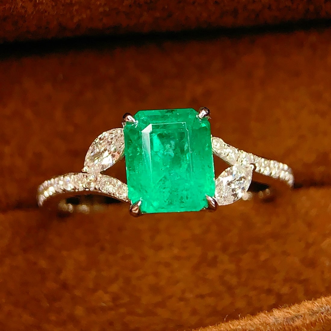 14k Gold 1.25 Ct Natural Emerald & Diamond Ring - 2