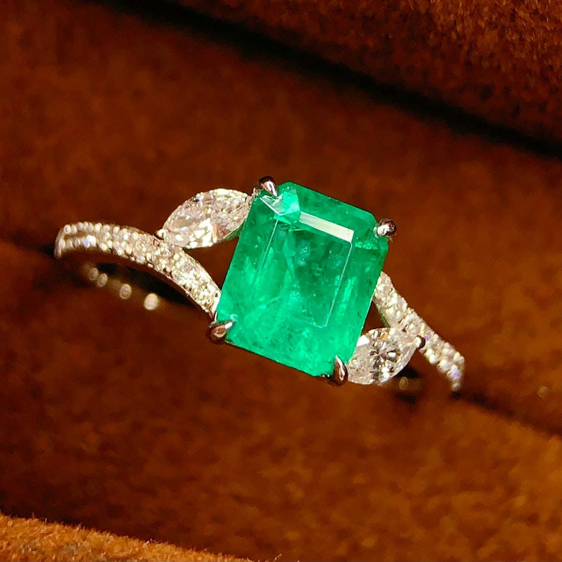 14k Gold 1.25 Ct Natural Emerald & Diamond Ring - 3