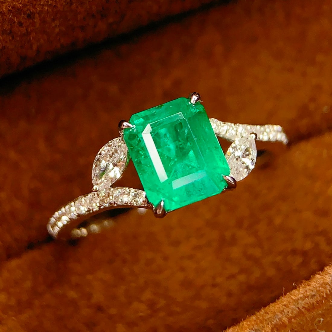 14k Gold 1.25 Ct Natural Emerald & Diamond Ring - 4