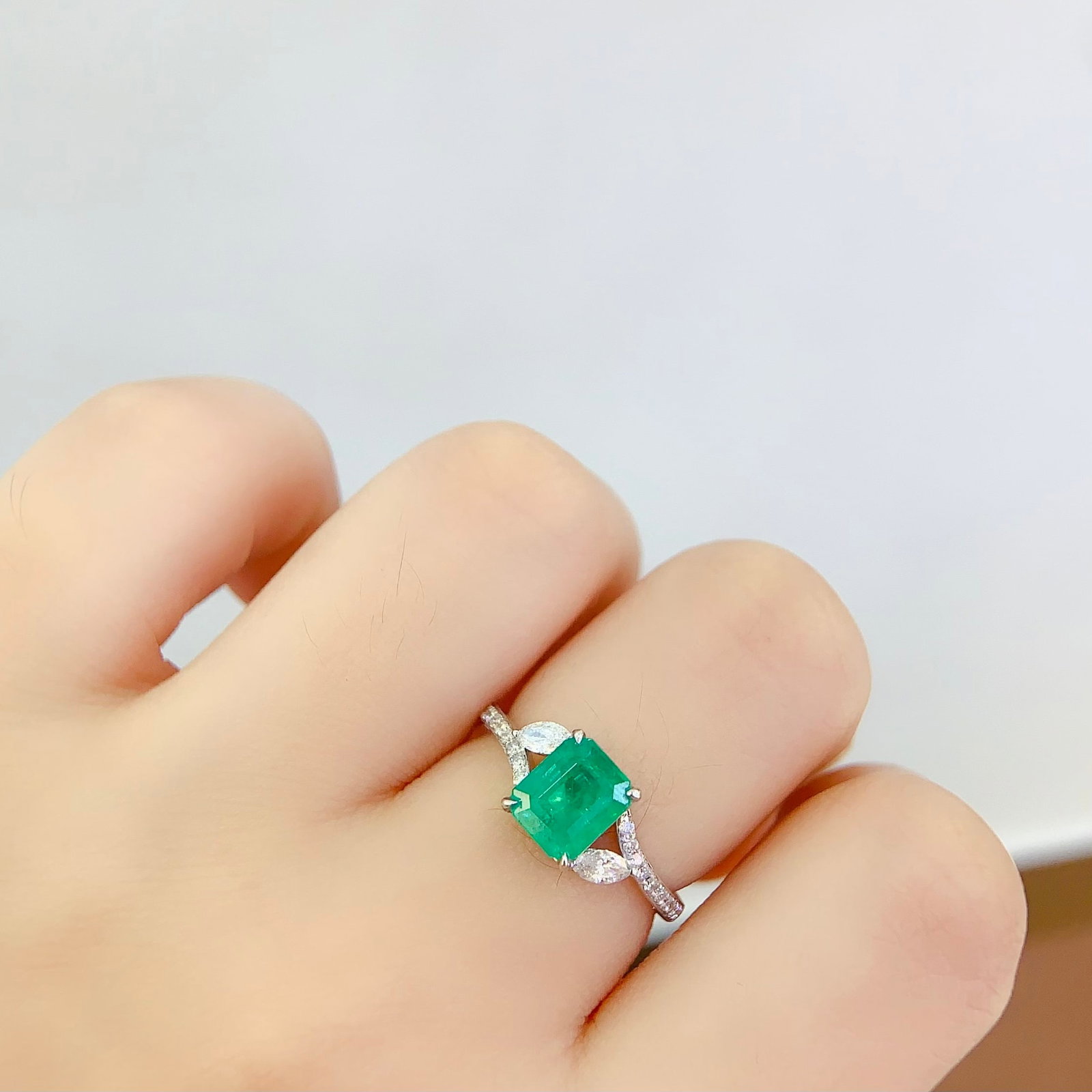 14k Gold 1.25 Ct Natural Emerald & Diamond Ring - 6