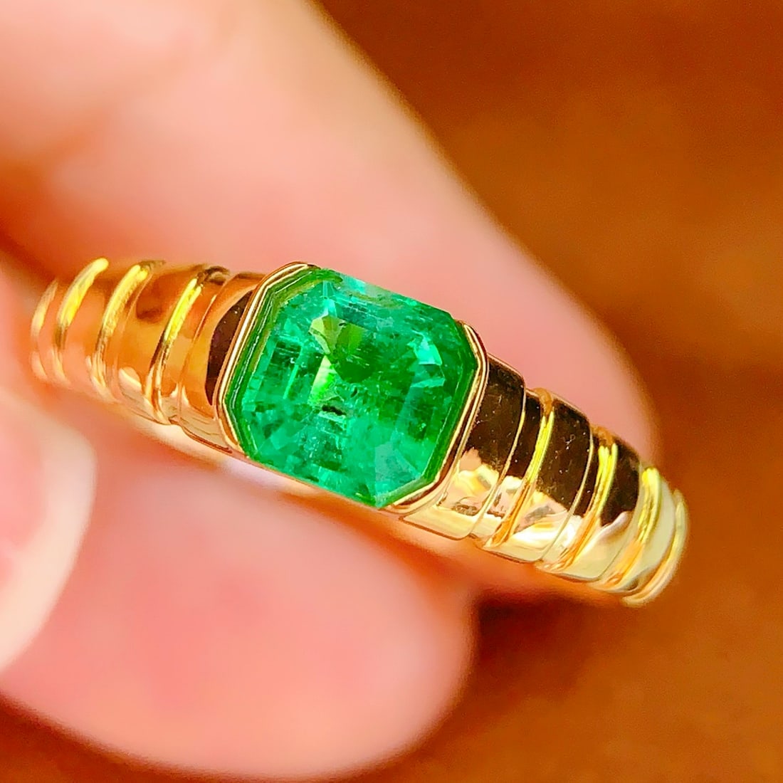 14k Gold 0.72 Ct Natural Emerald Ring: Ref:231144191 // gold content:14k gold // ring size:7. 25us // // main gemstone:emerald // shape:octagonal // carat weight:0. 72ct // color:green // treatment:natural // Condition: NewLow Estimate:
