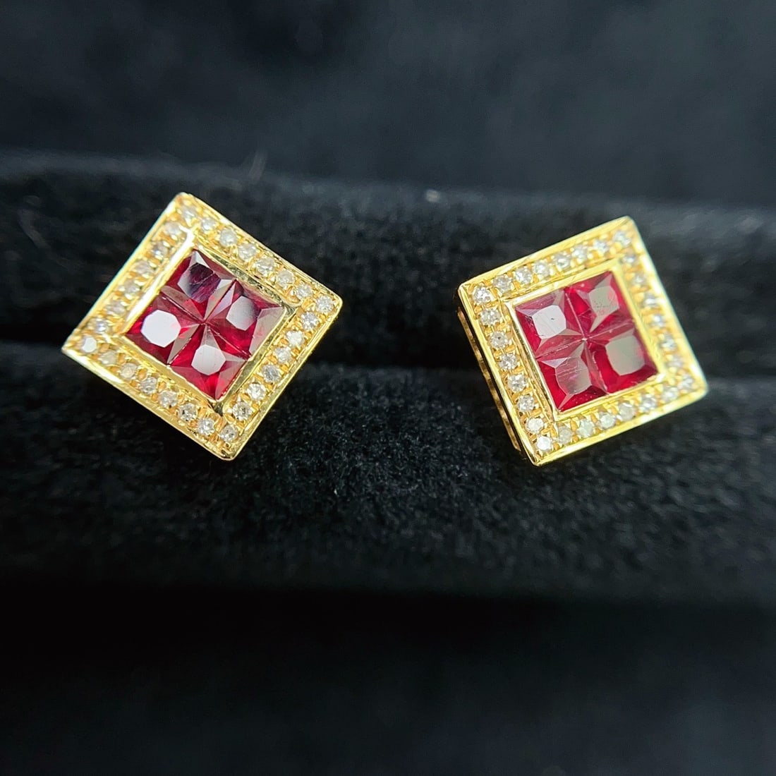 14k Gold 1.00 Ct Natural Ruby & Diamond Earrings: Ref:231144195 // gold content:14k gold // main gemstone:ruby // shape:princess // carat weight:1. 00ct // color:red // treatment:natural // // adjacent gemstone 2 : diamond // number of stones:56