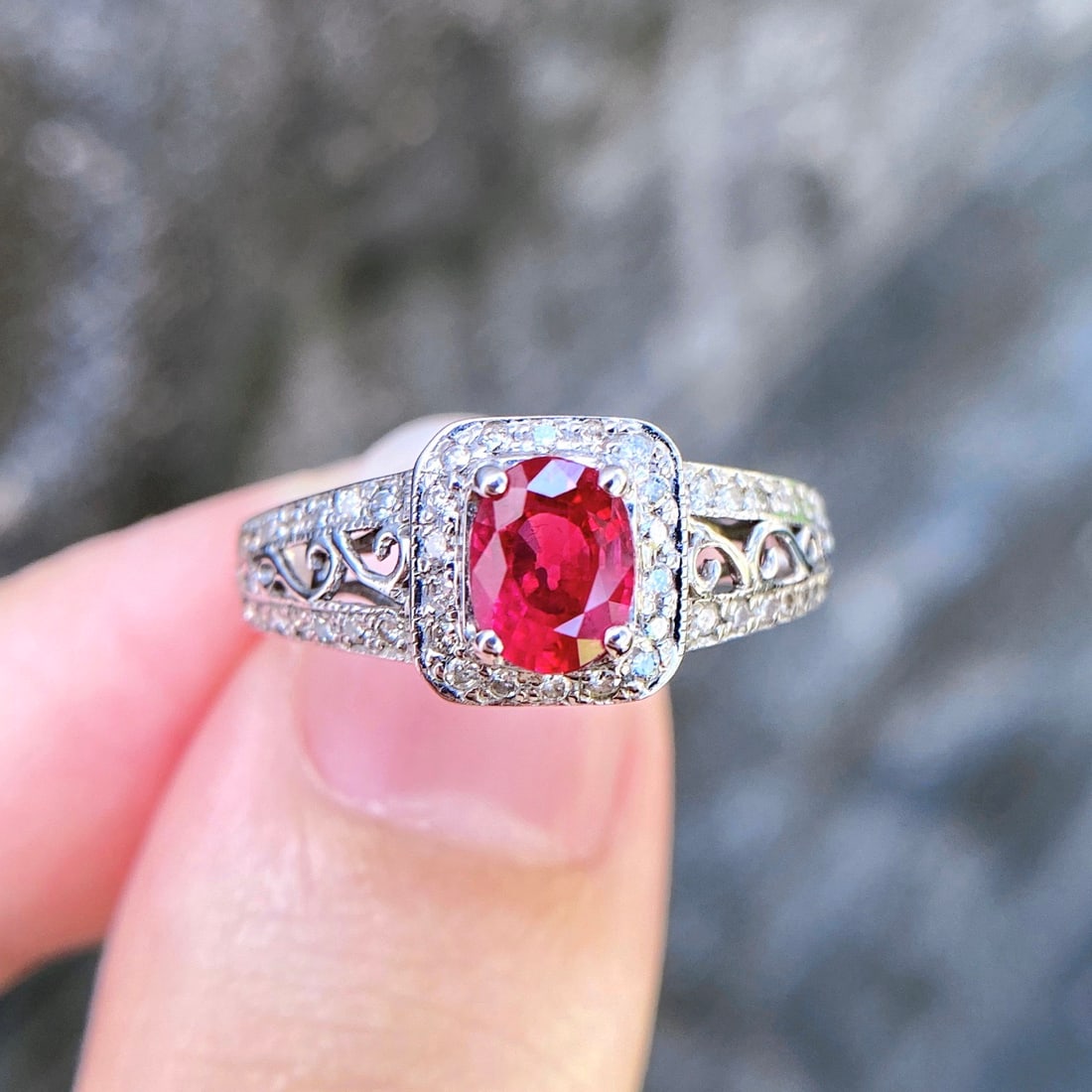 14k Gold 1.33 Ctw Natural Ruby & Diamond Ring: Ref:231144197 // gold content:14k gold // ring size:7. 25us // // main gemstone:ruby // shape:oval // carat weight:1. 05ct // color:red // treatment:natural // // adjacent gemstone 2 : diamond //