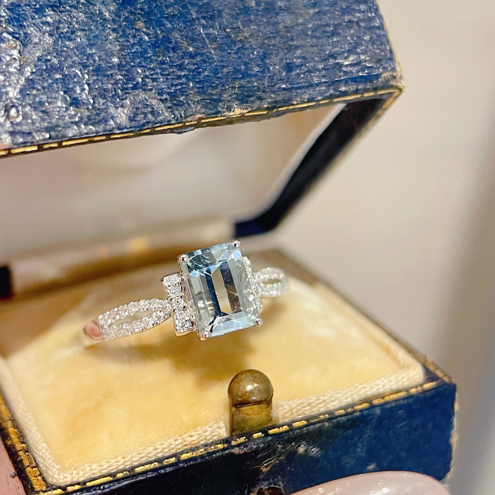 14k Gold 1.1 Ctw Natural Aquamarine & Diamond Ring: Ref:231144203 // gold content:14k gold // ring size:7. 25us // // main gemstone:aquamarine // shape:octagonal // carat weight:1ct // color:blue // treatment:natural // // adjacent gemstone 2 : diamond