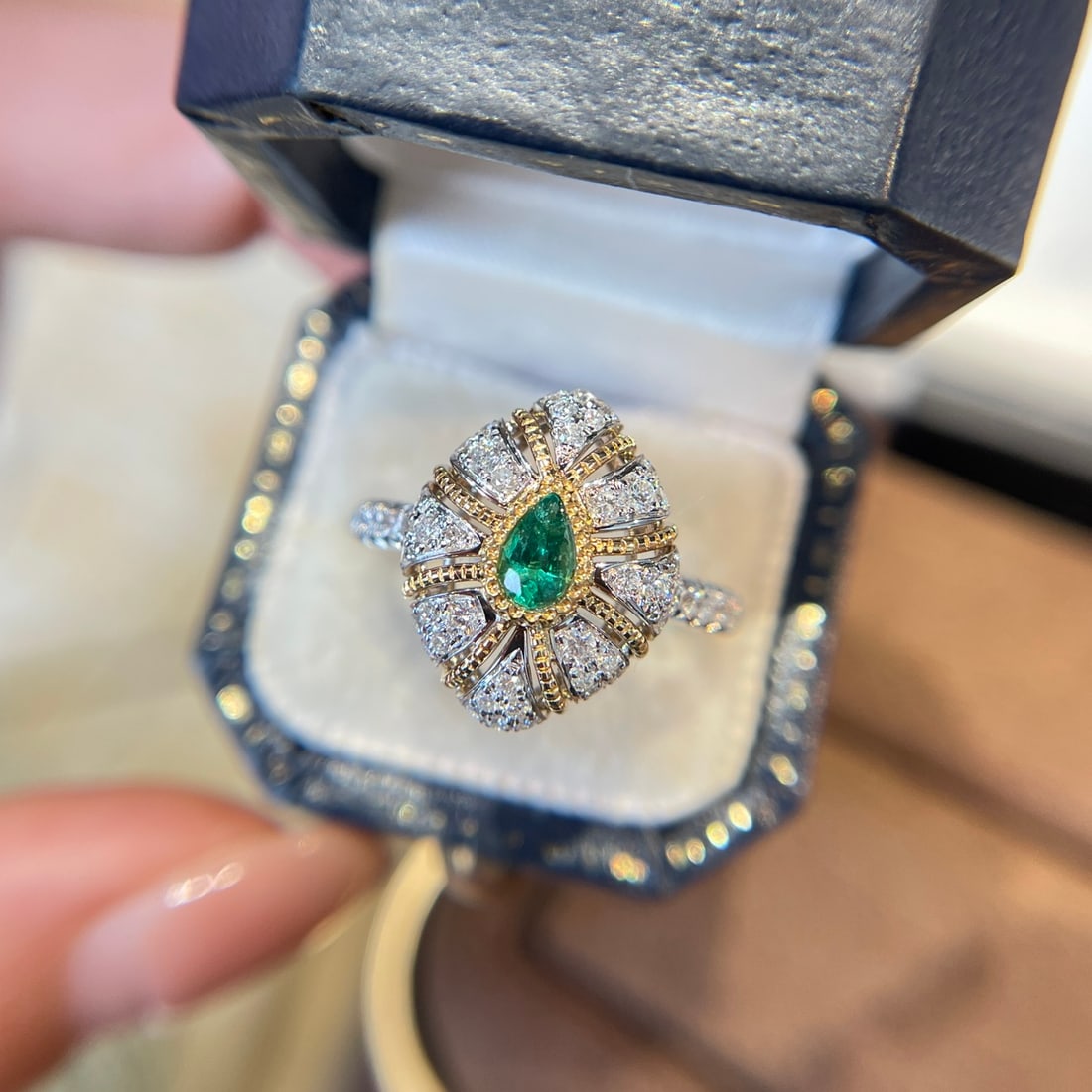 14k Gold 0.16 Ct Natural Emerald & Diamond Ring: Ref:231144204 // gold content:14k gold // ring size:7. 25us // // main gemstone:emerald // shape:pear // carat weight:0. 16ct // color:green // treatment:natural // // adjacent gemstone 2 :