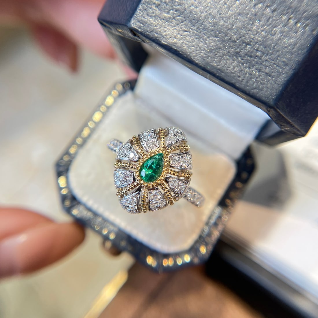 14k Gold 0.16 Ct Natural Emerald & Diamond Ring - 2