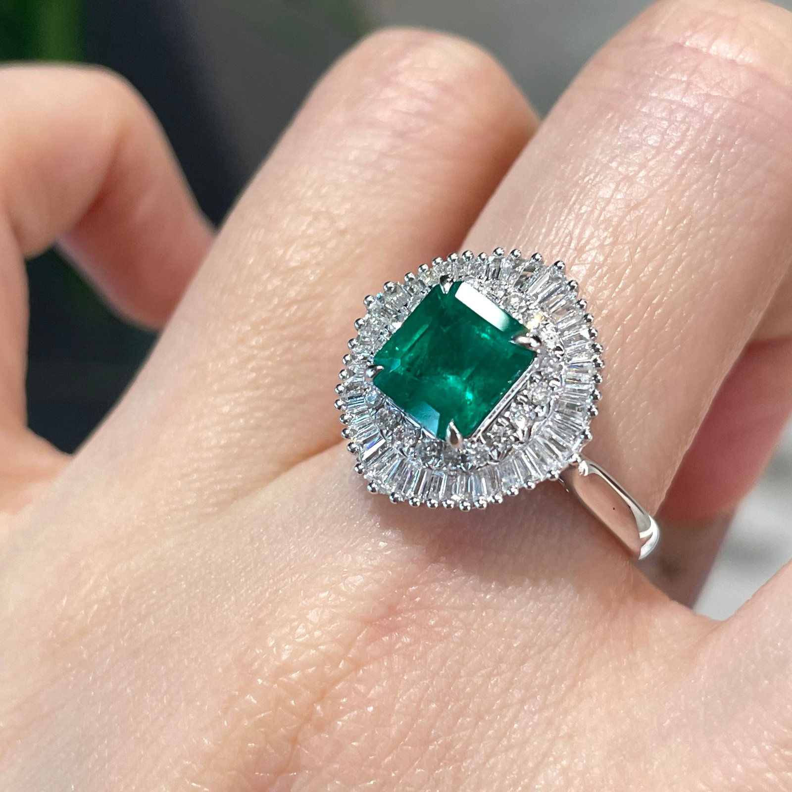 14k Gold 1.44 Ct Natural Emerald & Diamond Ring - 4