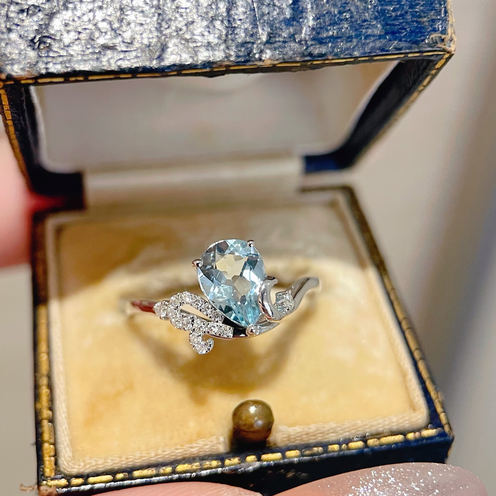 14k Gold 1.01 Ctw Natural Aquamarine & Diamond Ring: Ref:231144213 // gold content:14k gold // ring size:7. 25us // // main gemstone:aquamarine // shape:pear // carat weight:0. 88ct // color:blue // treatment:natural // // adjacent gemstone 2 :