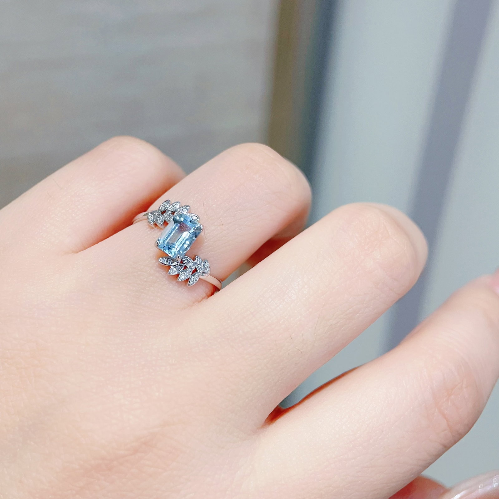 14k Gold 0.9 Ctw Natural Aquamarine & Diamond Ring - 2