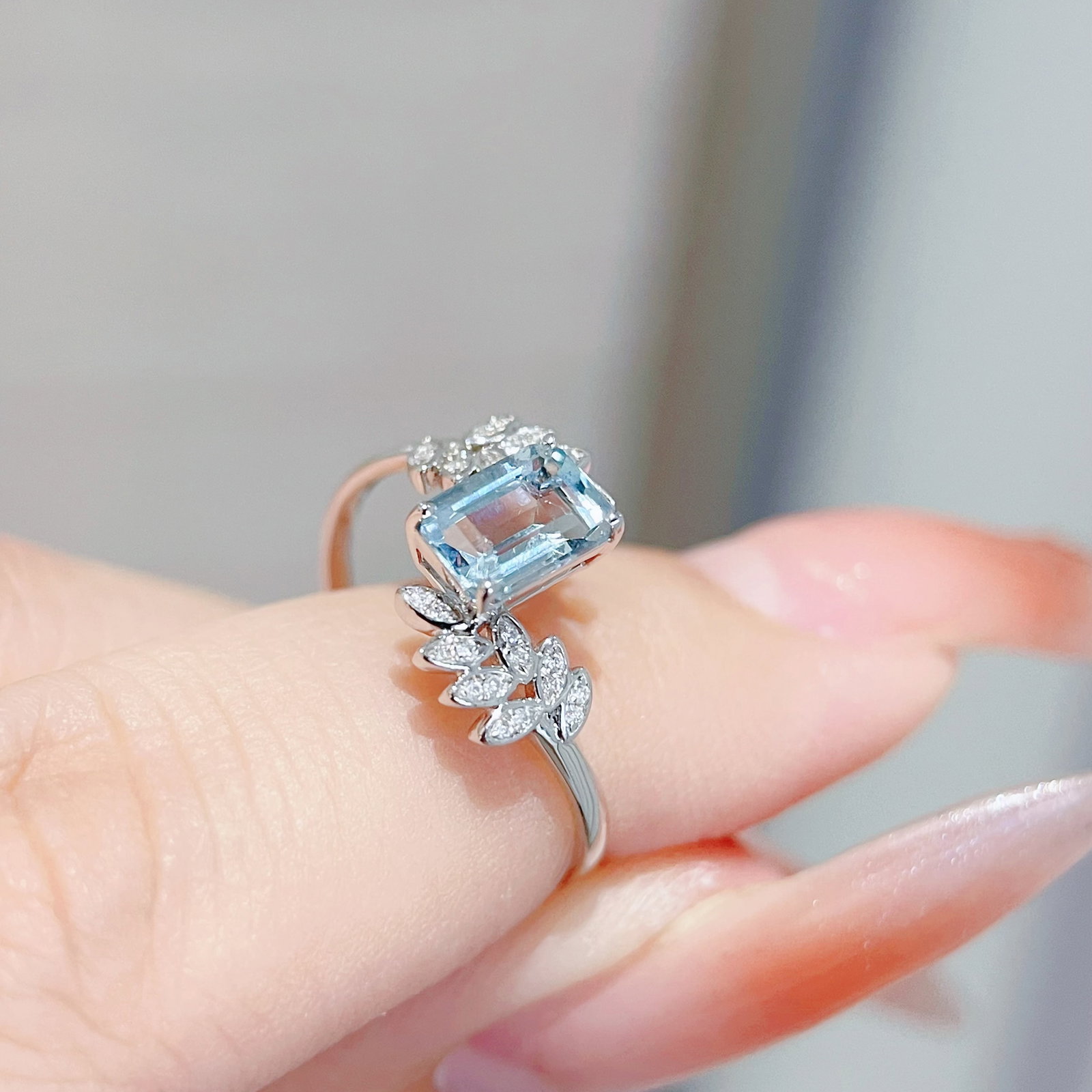 14k Gold 0.9 Ctw Natural Aquamarine & Diamond Ring - 4