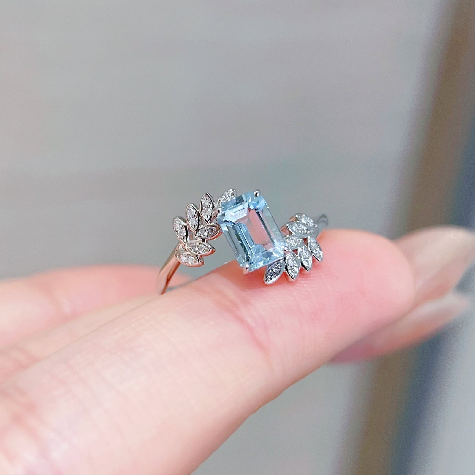 14k Gold 0.9 Ctw Natural Aquamarine & Diamond Ring - 5