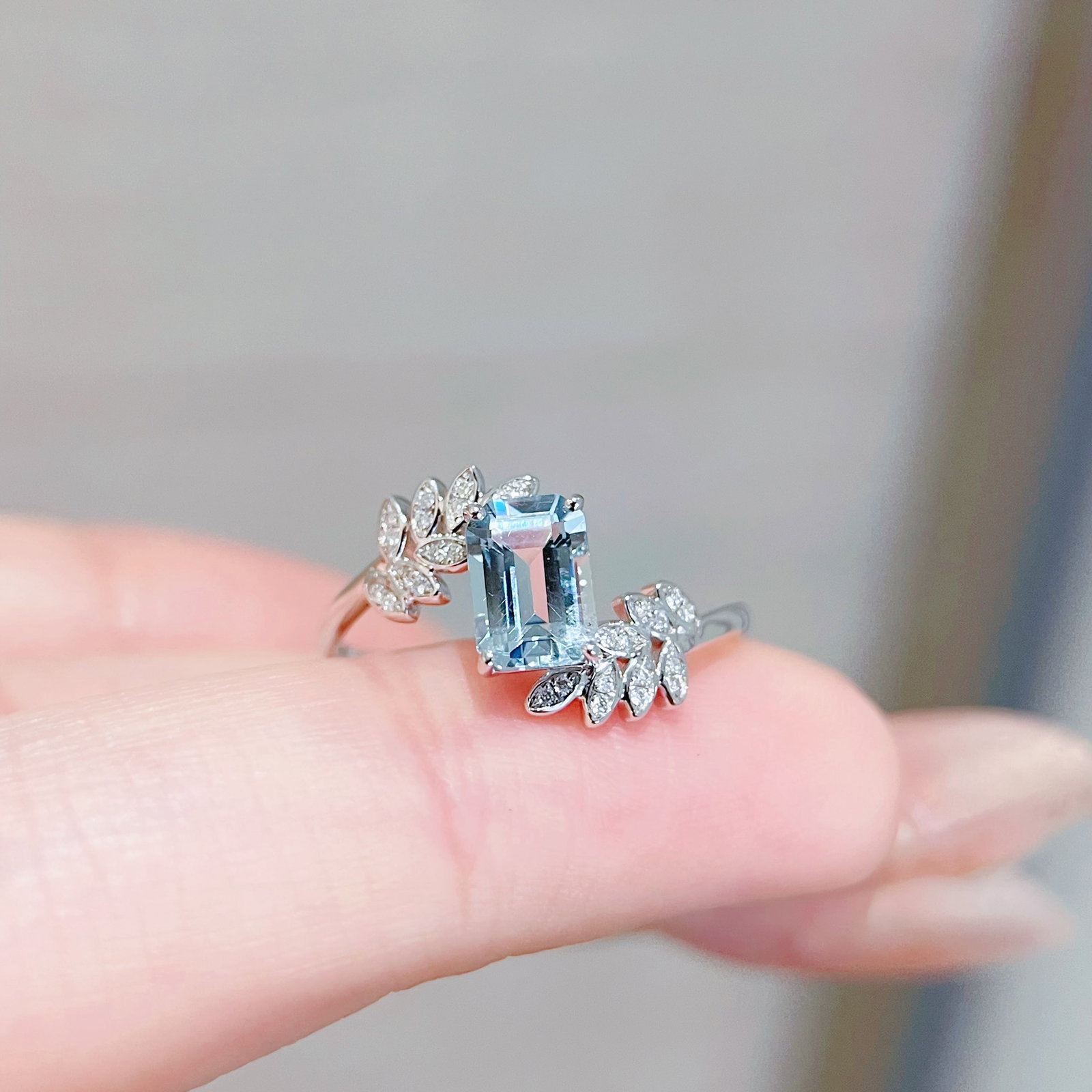 14k Gold 0.9 Ctw Natural Aquamarine & Diamond Ring - 6