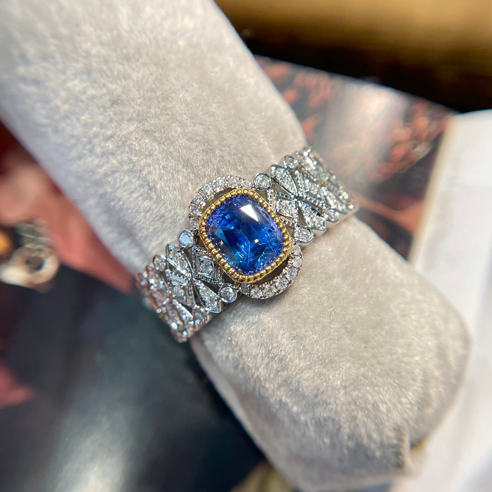 14k Gold 1.10 Ct Natural Sapphire & Diamond Ring: Ref:231144216 // gold content:14k gold // ring size:7. 25us // // main gemstone:sapphire // shape:cushion // carat weight:1. 10ct // color:blue // treatment:natural // // adjacent gemstone 2 :