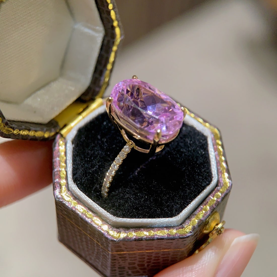 14k Gold 6.6 Ct Natural Kunzite & Diamond Ring - 3