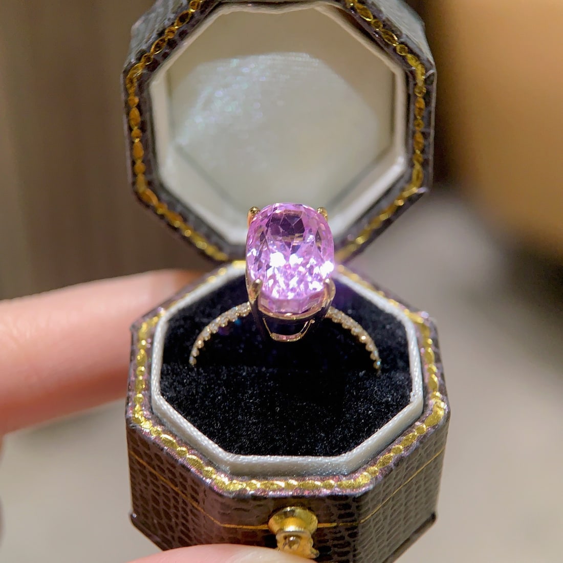 14k Gold 6.6 Ct Natural Kunzite & Diamond Ring - 4