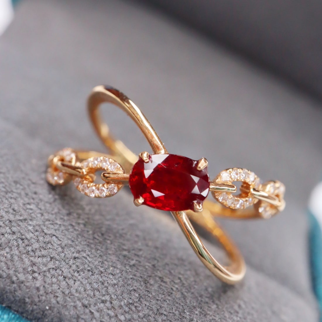 14k Gold 0.98 Ctw Vivid Red Natural Ruby & Diamond Ring: Ref:231144277 // gold content:14k gold // ring size:7. 25us // // main gemstone:ruby // shape:oval // carat weight:0. 88ct // color:vivid red // treatment:natural // // adjacent gemstone 2 :