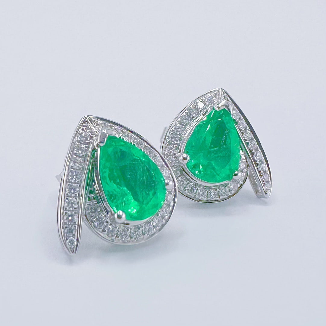 14k Gold 1.70 Ctw Natural Emerald & Diamond Earrings: Ref:231144285 // gold content:14k gold // main gemstone:emerald // shape:pear // carat weight:1. 45ct // color:green // treatment:natural // // adjacent gemstone 2 : diamond // shape:round // carat we