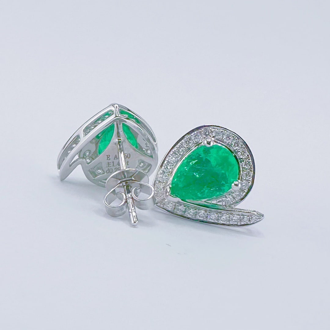 14k Gold 1.70 Ctw Natural Emerald & Diamond Earrings - 3