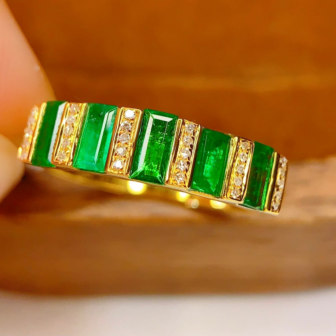 14k Gold 1.5 Ct Natural Emerald & Diamond Ring - 2
