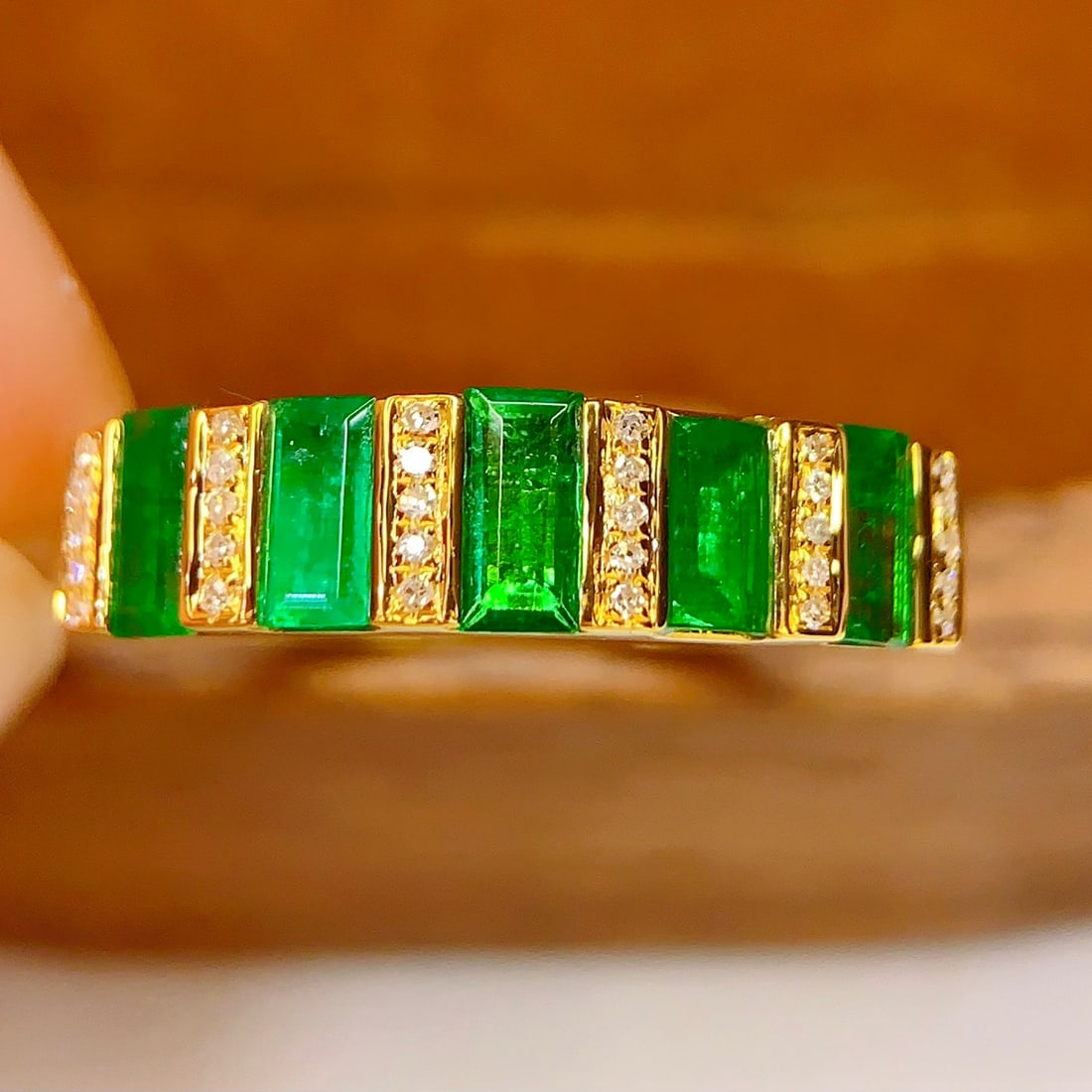 14k Gold 1.5 Ct Natural Emerald & Diamond Ring - 3