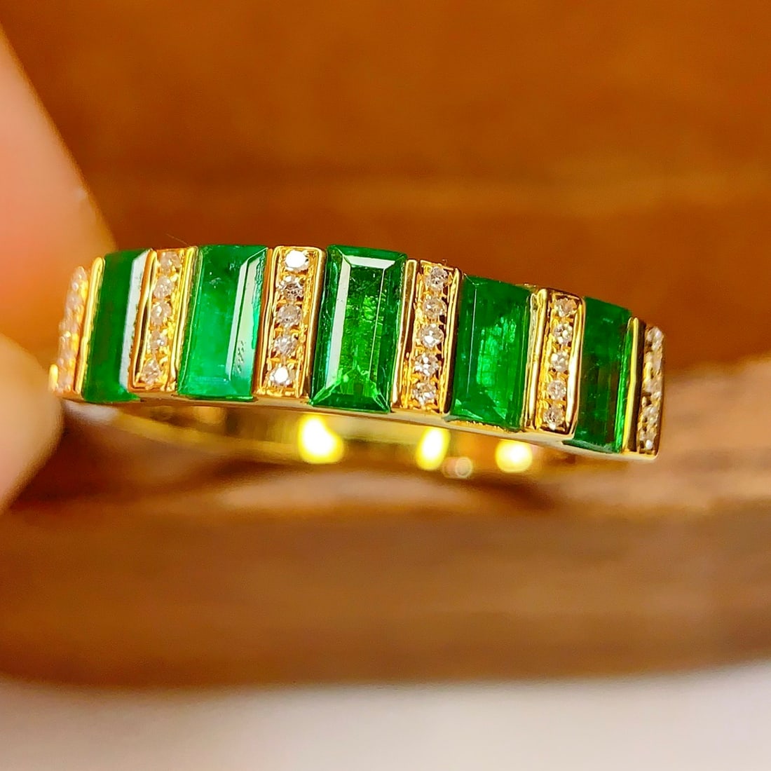 14k Gold 1.5 Ct Natural Emerald & Diamond Ring - 4