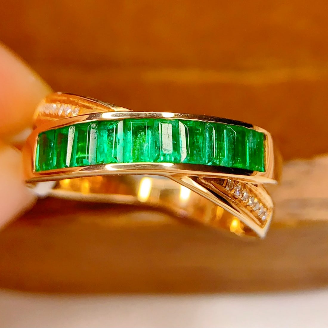 14k Gold 1.3 Ct Natural Emerald & Diamond Ring: Ref:231144304 // gold content:14k gold // ring size:7. 25us // // main gemstone:emerald // shape:rectangle // carat weight:1. 3ct // color:green // treatment:natural // // adjacent gemstone 2 :