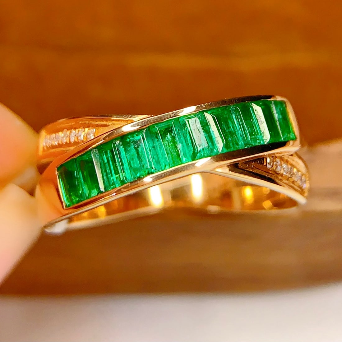 14k Gold 1.3 Ct Natural Emerald & Diamond Ring - 4