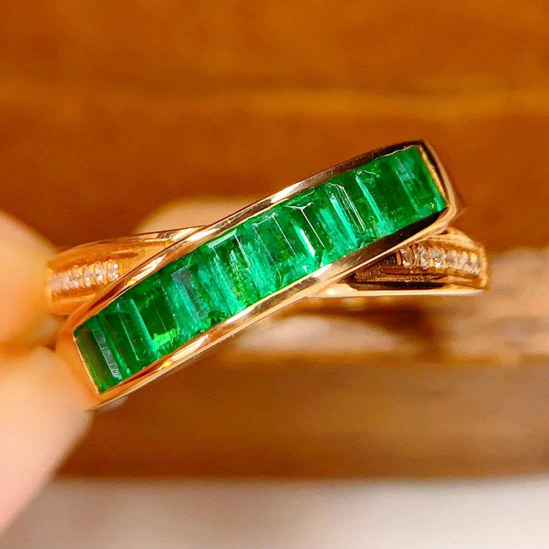 14k Gold 1.3 Ct Natural Emerald & Diamond Ring - 5