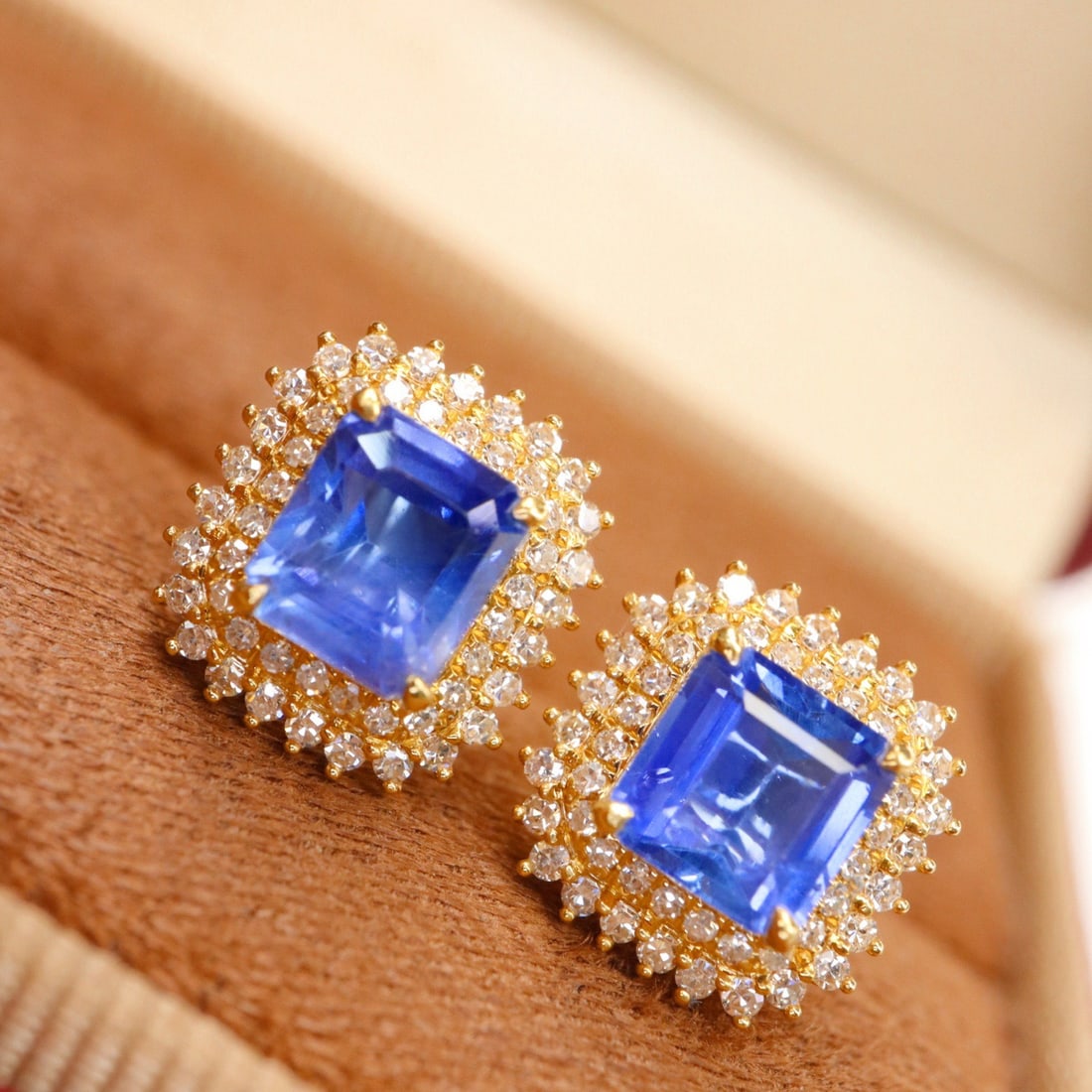 14k Gold 2.25 Ctw Natural Sapphire & Diamond Earrings: Ref:231144316 // gold content:14k gold // main gemstone:sapphire // shape:octagonal // carat weight:1. 85ct // color:blue // treatment:natural // // adjacent gemstone 2 : diamond // shape:round // car