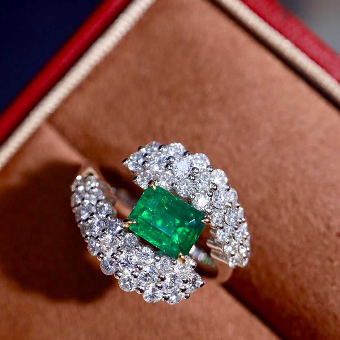 14k Gold 2.38 Ctw Vivid Green Natural Emerald & Diamond Ring (1 of 9)