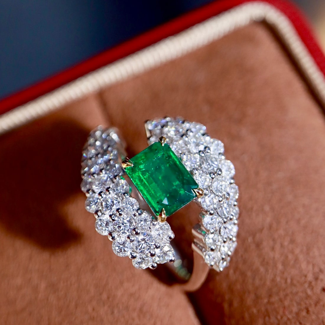 14k Gold 2.38 Ctw Vivid Green Natural Emerald & Diamond Ring - 2