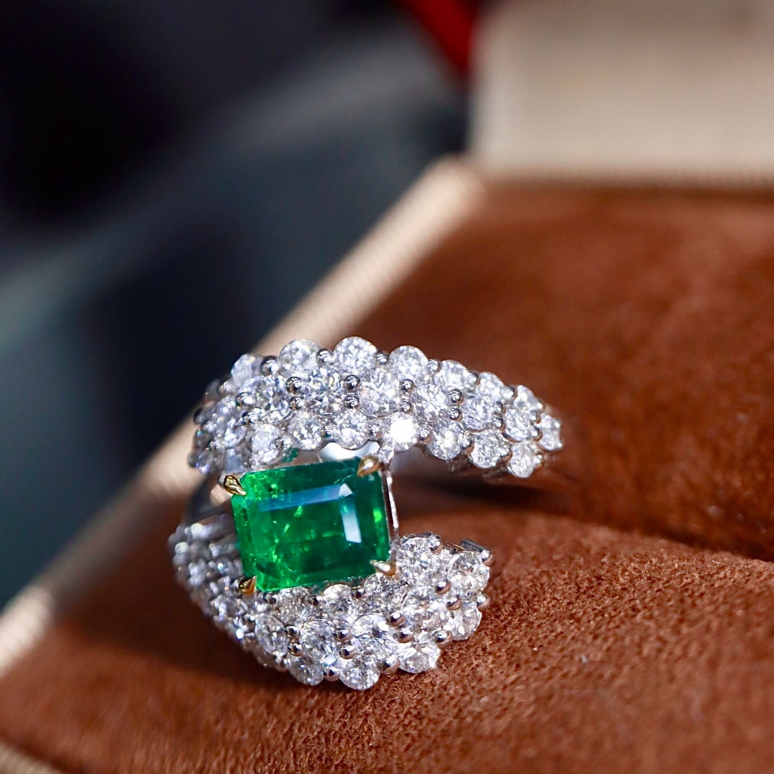 14k Gold 2.38 Ctw Vivid Green Natural Emerald & Diamond Ring - 7