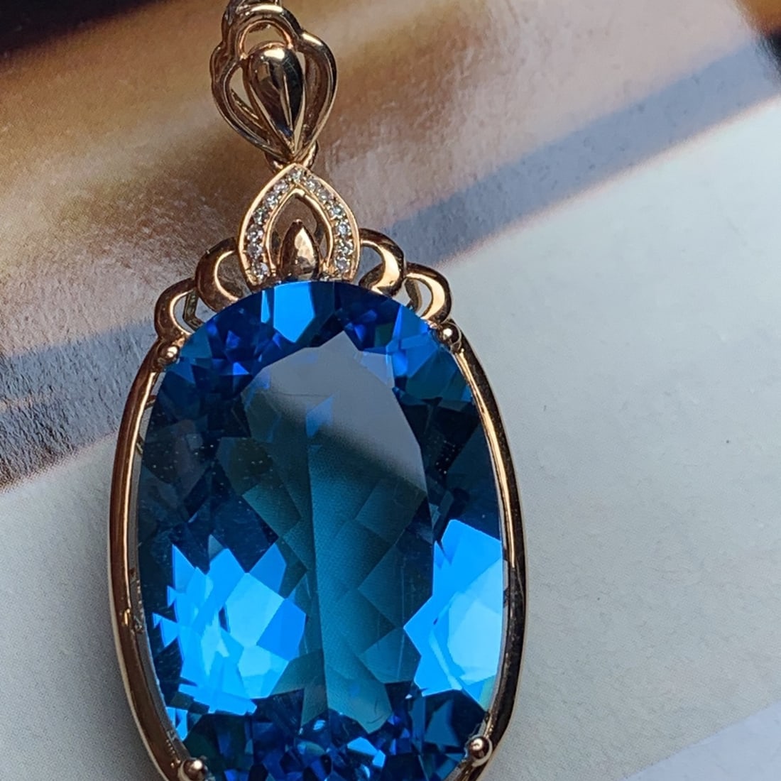 14k Gold 30 Ct Natural Topaz & Diamond Pendant( Without Chain ): Ref:231144321 // gold content:14k gold // main gemstone:topaz // shape:oval // carat weight:30ct // color:blue // treatment:natural // // adjacent gemstone 2 : diamond // number of stones:13 // shape: