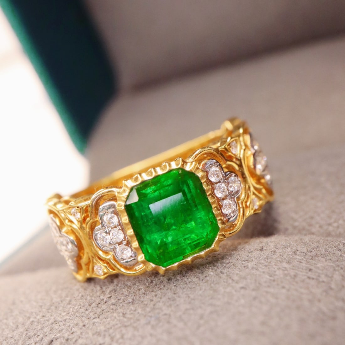 14k Gold 1.62 Ctw Vivid Green Natural Emerald & Diamond Ring - 4