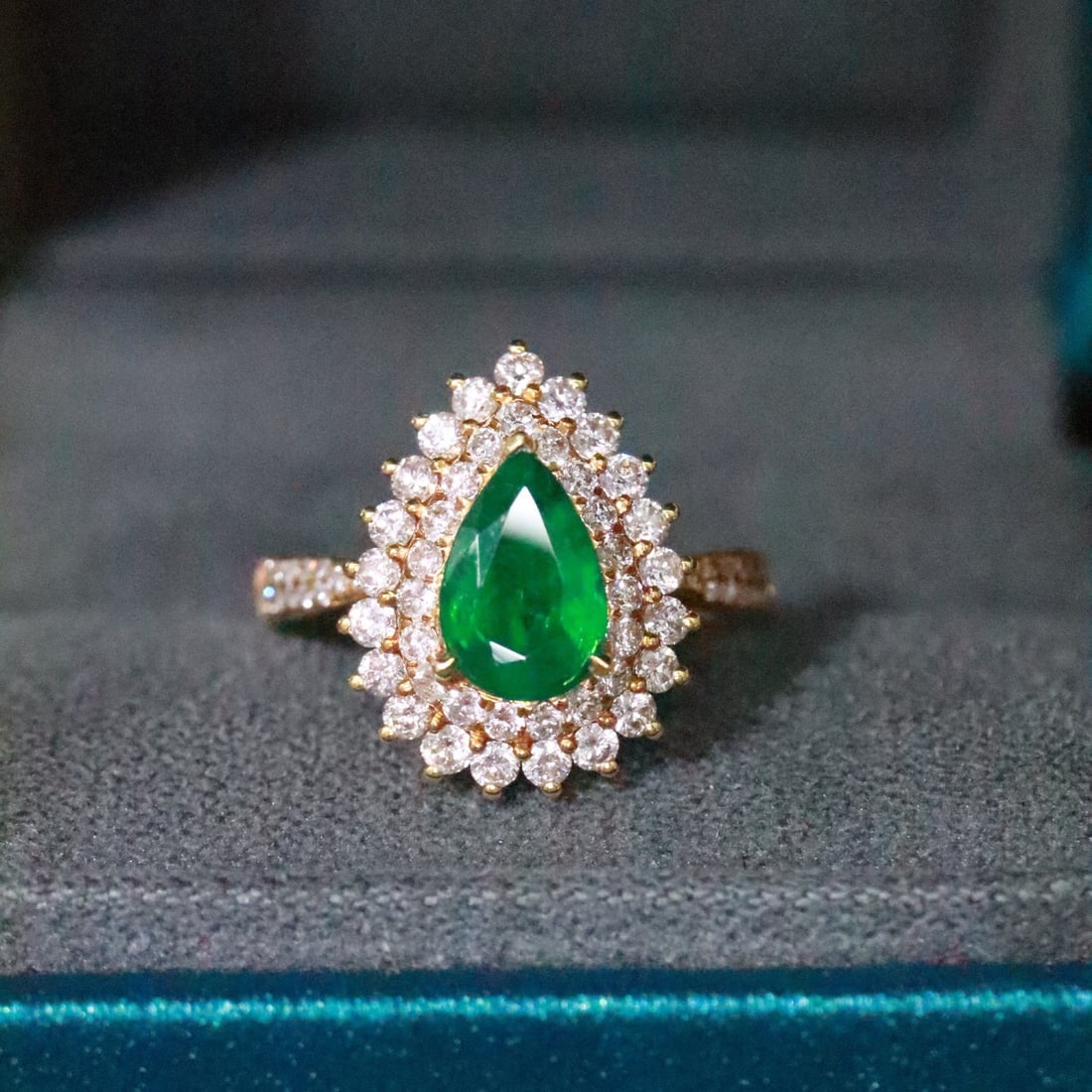 14k Gold 2.37 Ctw Vivid Green Natural Emerald & Diamond Ring - 2