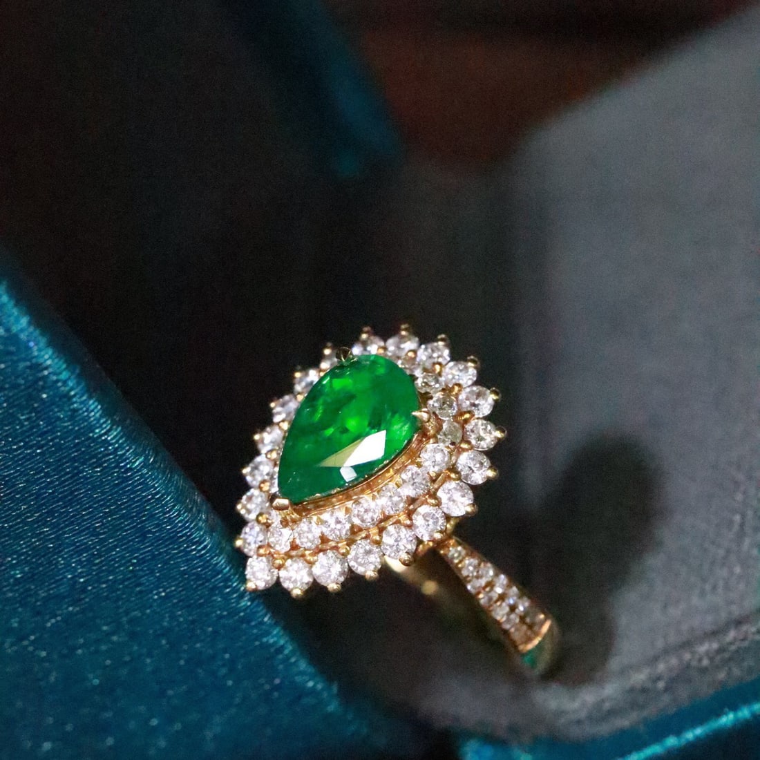 14k Gold 2.37 Ctw Vivid Green Natural Emerald & Diamond Ring - 3