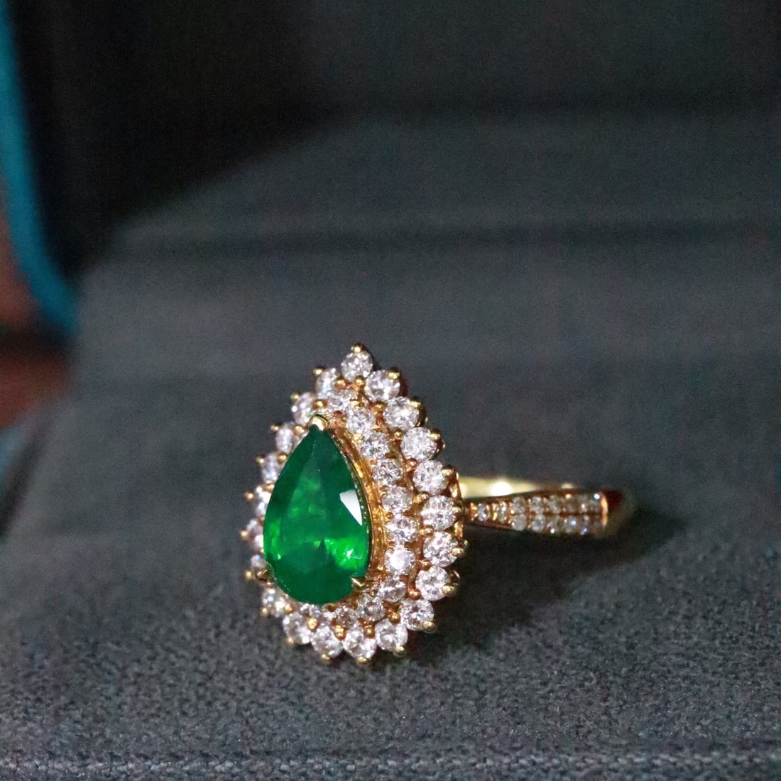 14k Gold 2.37 Ctw Vivid Green Natural Emerald & Diamond Ring - 4
