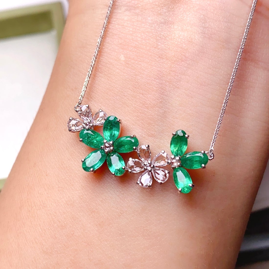 14k Gold 2.80 Ct Natural Emerald & Sapphire Necklace - 3